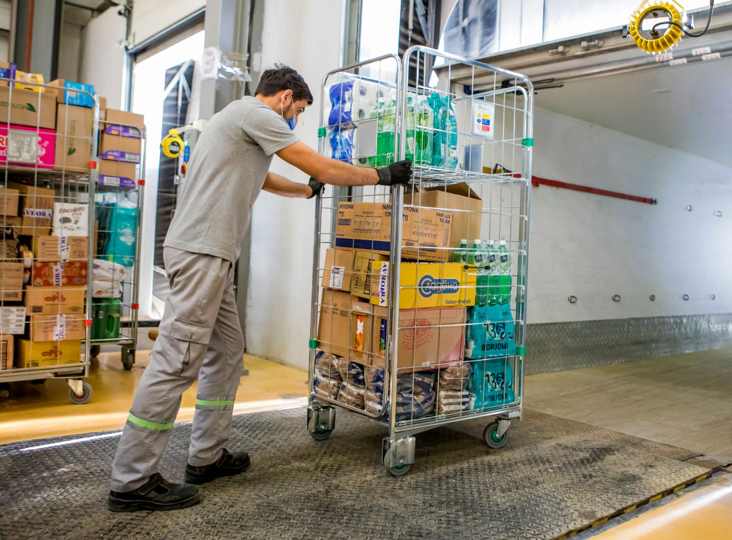 How Retailers Can Manage Peak Season Demand with Flexible Storage Solutions